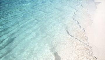 Girls im Strand vor Meer