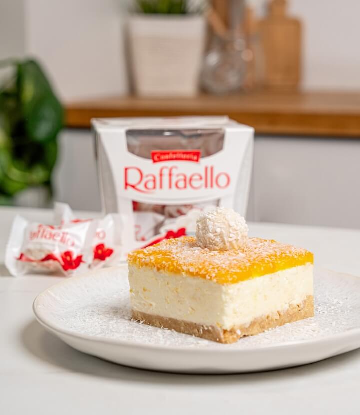 Kokos-Cheesecake-Bars mit Pfirsich mit Raffaello
