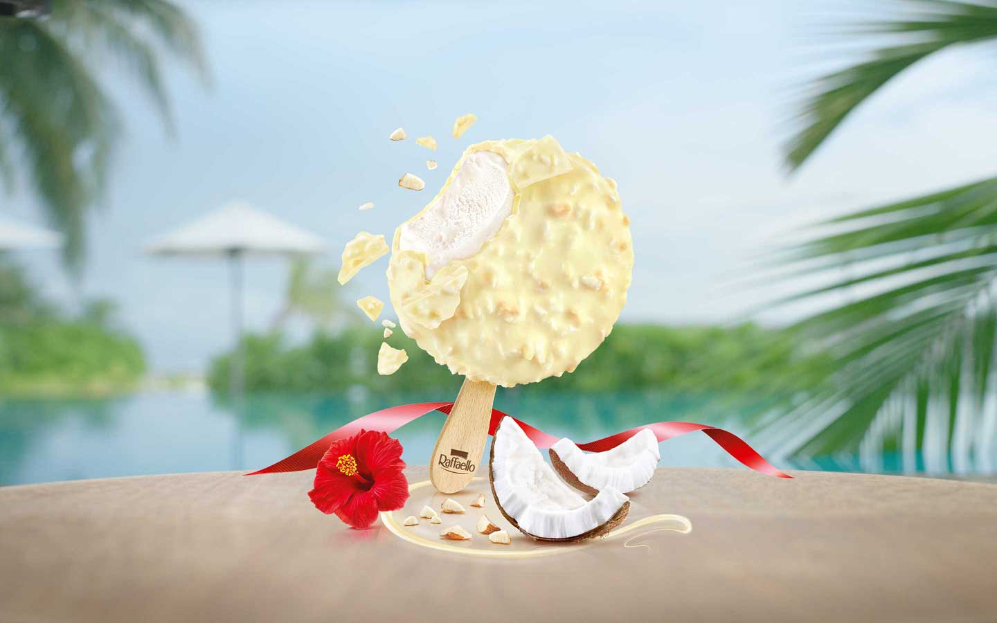 leckeres Raffaello Eis vor Palmen
